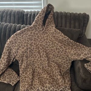 Comfrt Leopard Print Oversized Hoodie